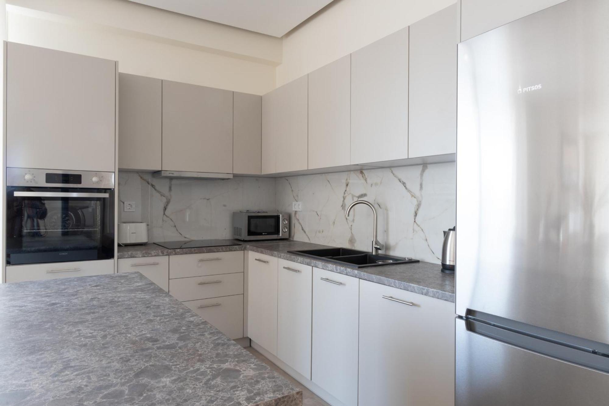 Luxurious 3-Bedroom Seaside Retreat Fully Renovated In 2025 Athens Luaran gambar