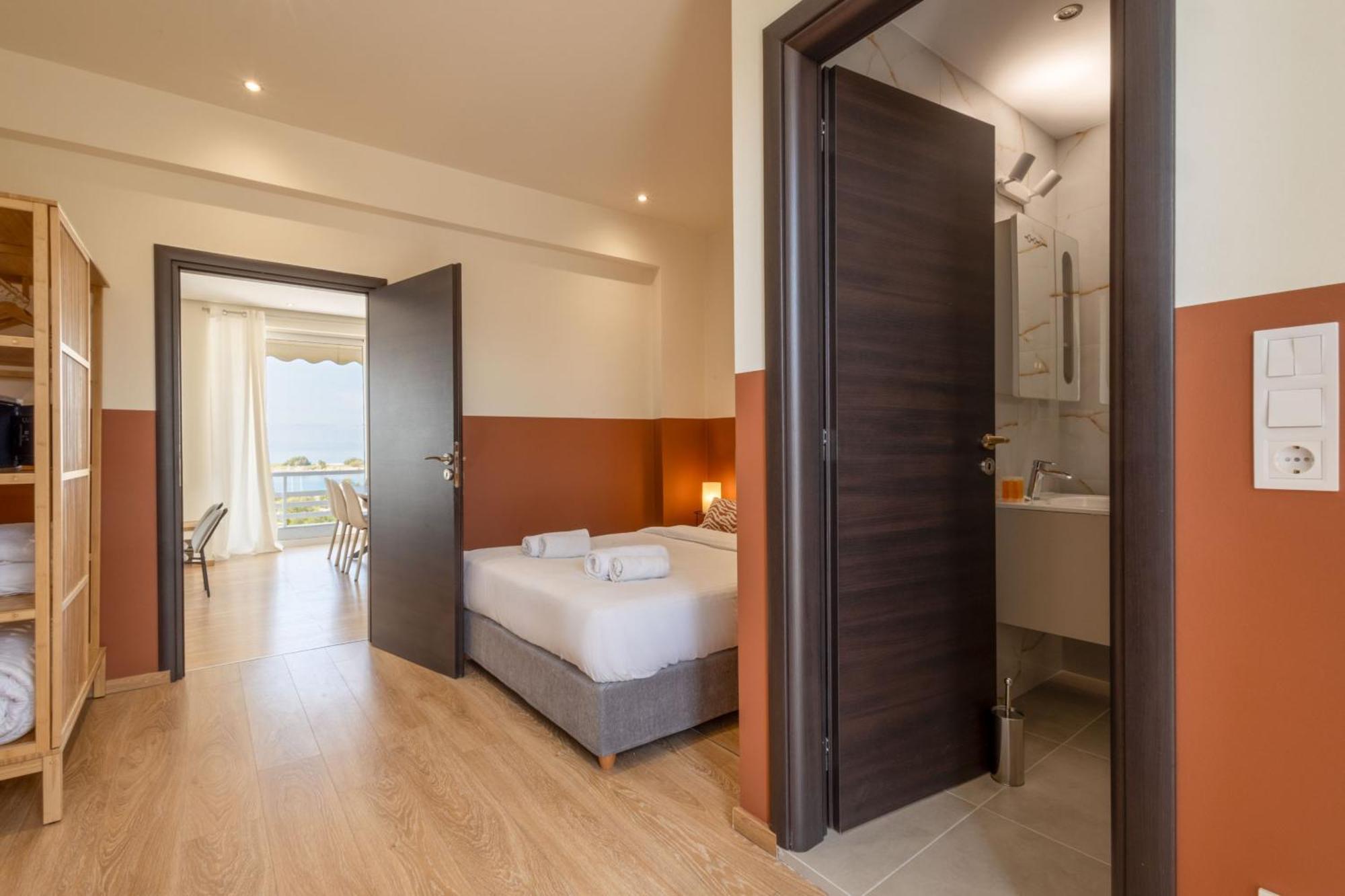 Luxurious 3-Bedroom Seaside Retreat Fully Renovated In 2025 Athens Luaran gambar